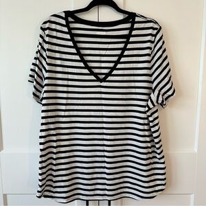 Old Navy White and Black Striped V-Neck Tee, size XXL